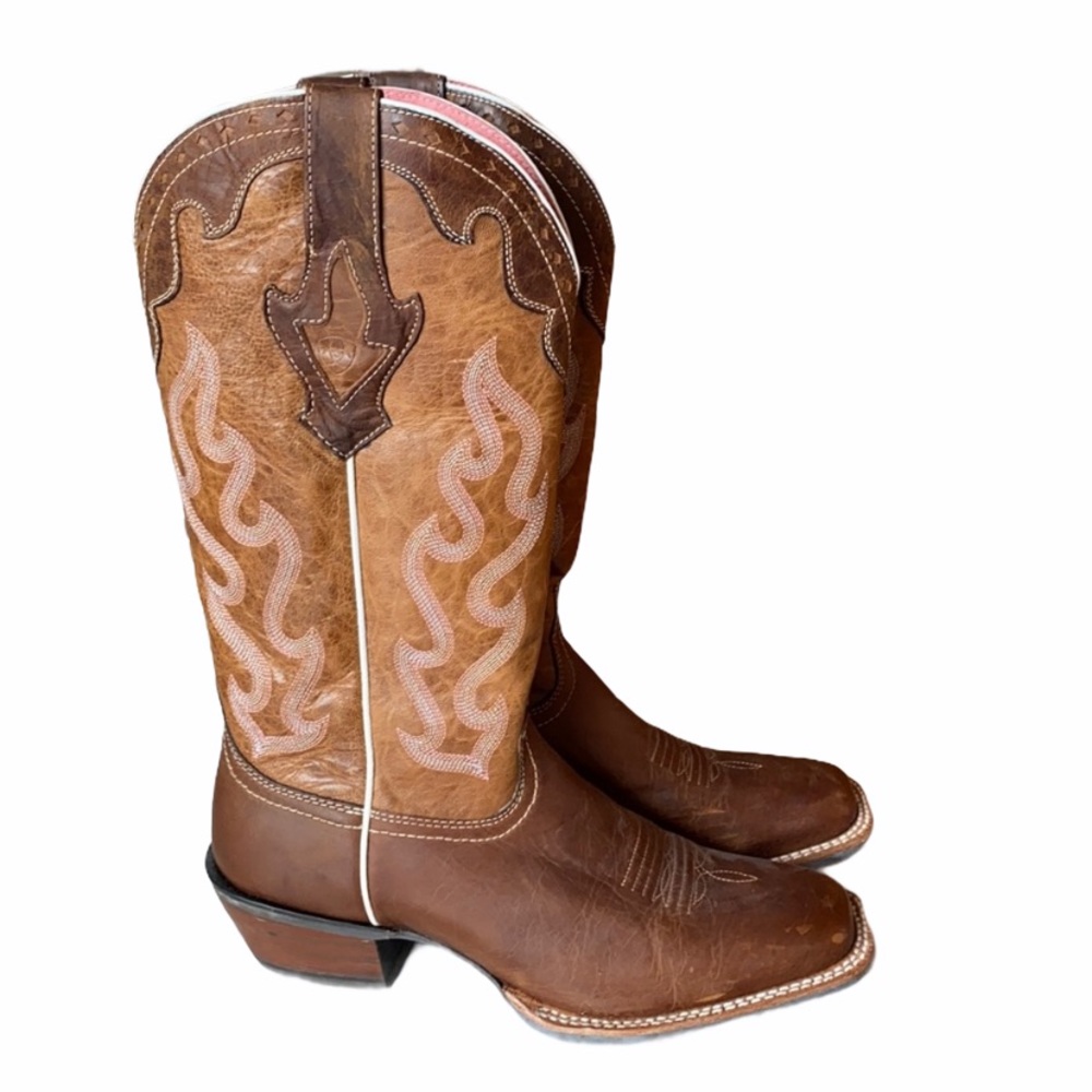 NEW Ariat Cowboy Boots with Pink Detail